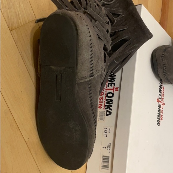 Size 7 grey suede Minnetonka fringe tall boots - Picture 2 of 6